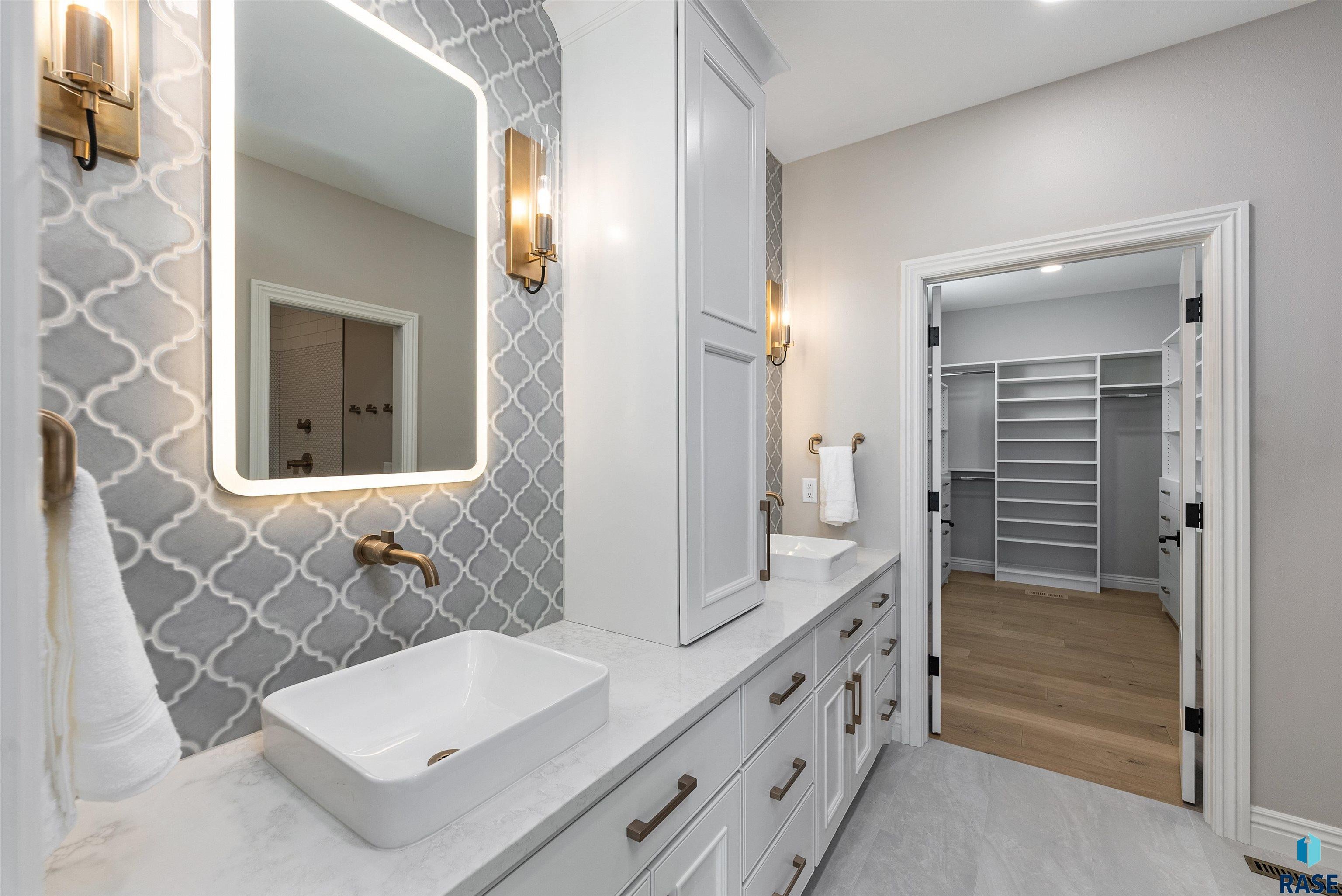 Sioux Falls, South Dakota, 57106, United States, ,Residential,For Sale,1986219