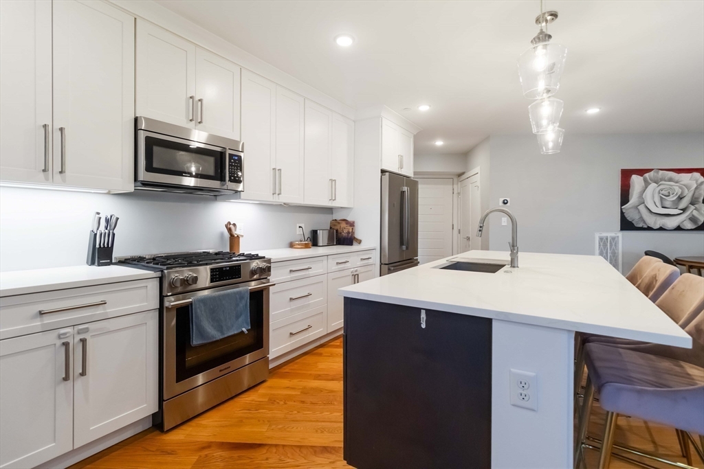 Quincy, Massachusetts, 02171, United States, 3 Bedrooms Bedrooms, ,2 BathroomsBathrooms,Residential,For Sale,1939729