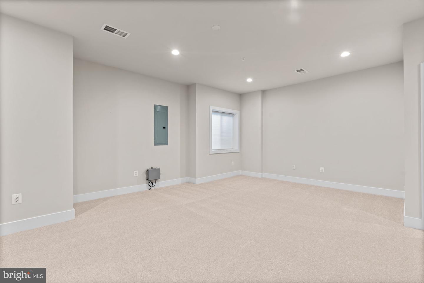 Ellicott City, Maryland, 21042, United States, 3 Bedrooms Bedrooms, ,4 BathroomsBathrooms,Residential,For Sale,1933185