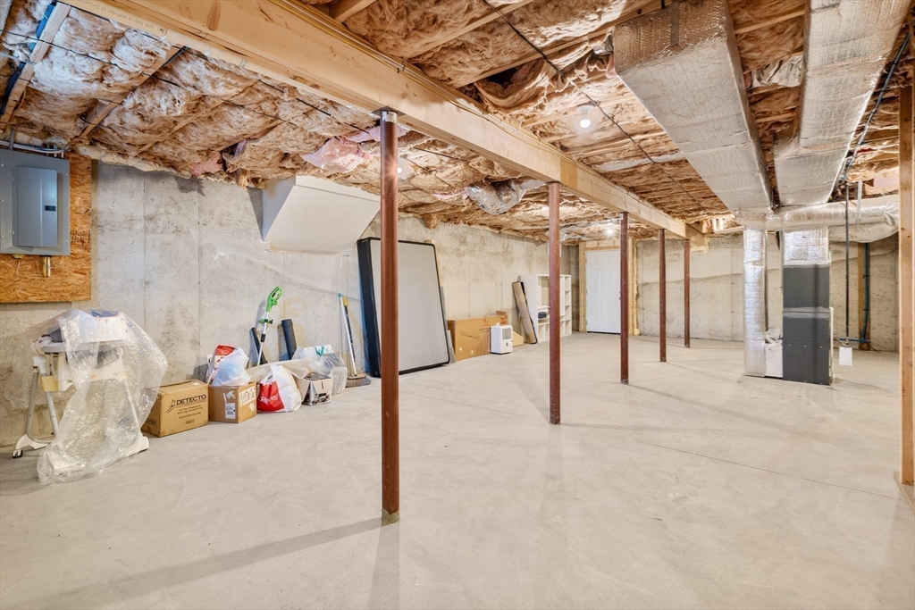 Mendon, Massachusetts, 01756, United States, 3 Bedrooms Bedrooms, ,3 BathroomsBathrooms,Residential,For Sale,1996040