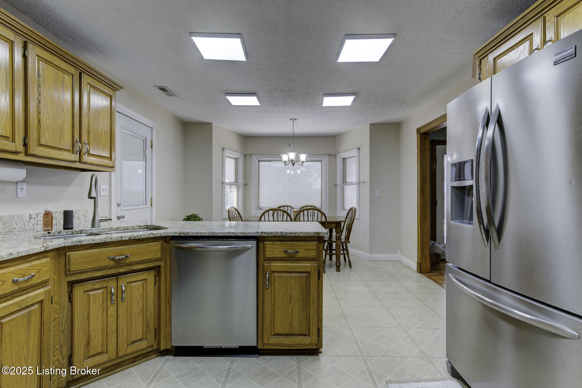 Bloomfield, Kentucky, 40008, United States, 3 Bedrooms Bedrooms, ,3 BathroomsBathrooms,Residential,For Sale,1968876