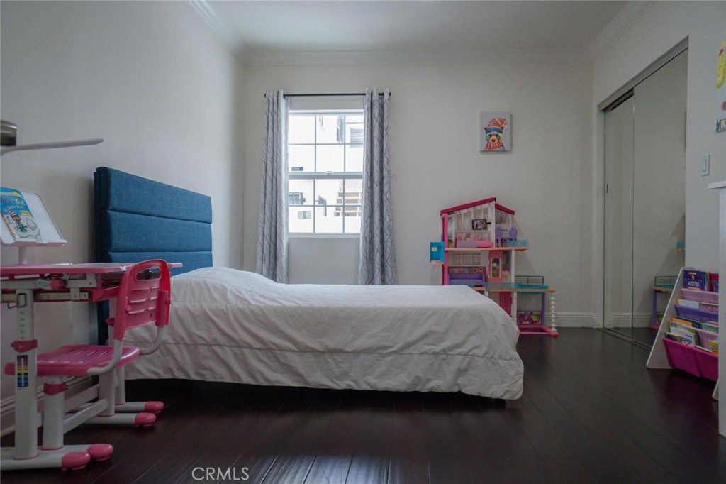 Los Angeles, California, 90043, United States, 3 Bedrooms Bedrooms, ,2 BathroomsBathrooms,Residential,For Sale,1921783