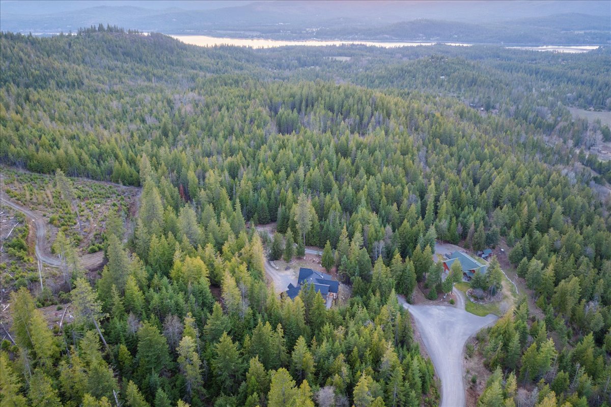 Sagle, Idaho, 83860, United States, 3 Bedrooms Bedrooms, ,4 BathroomsBathrooms,Residential,For Sale,1976949