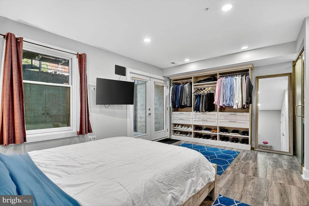 Washington, District of Columbia, 20010, United States, 2 Bedrooms Bedrooms, ,2 BathroomsBathrooms,Residential,For Sale,1975364