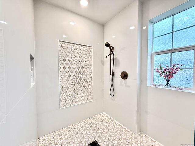 El Cajon, California, 92020, United States, 3 Bedrooms Bedrooms, ,3 BathroomsBathrooms,Residential,For Sale,2007807