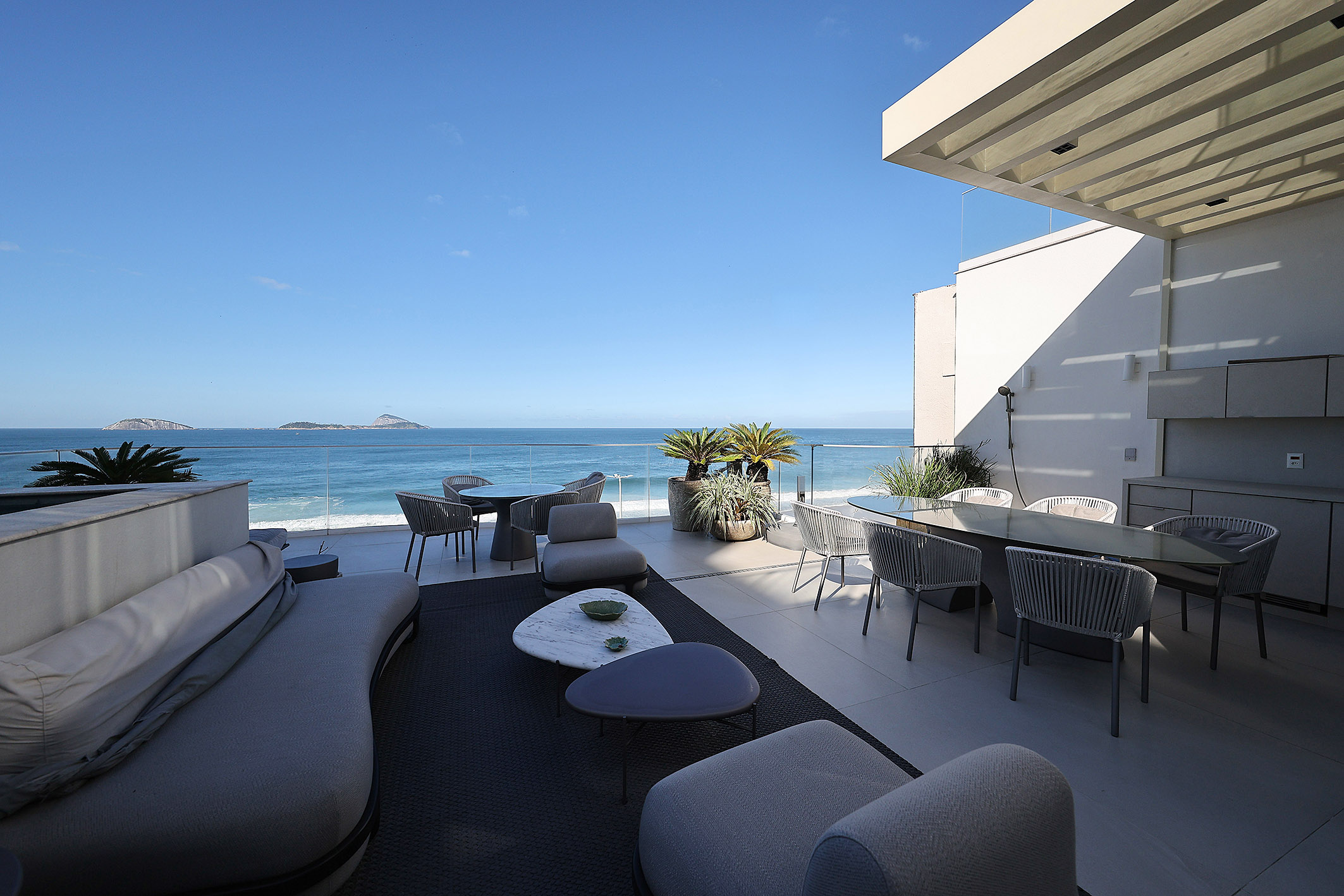  Uninterrupted Ocean Views in a One-of-a-Kind Penthouse in Leblon - 物件實景