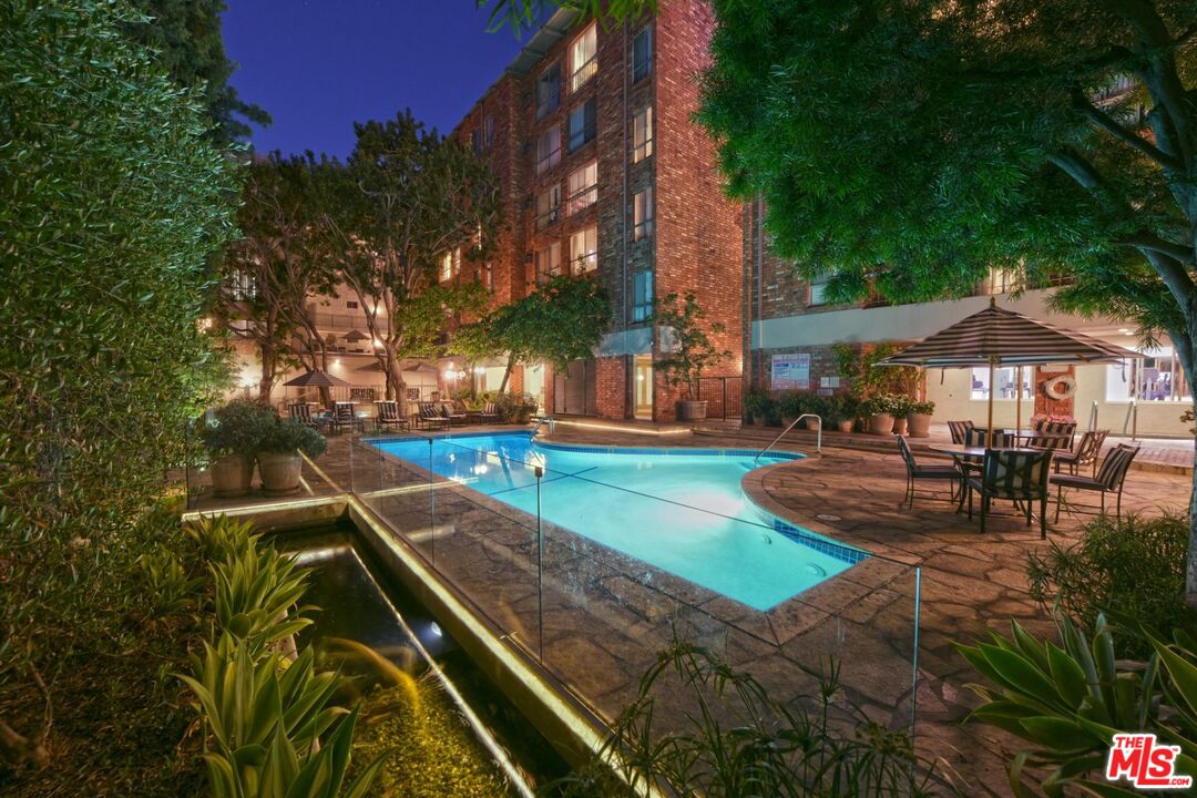 Los Angeles, California, 90024, United States, 2 Bedrooms Bedrooms, ,1 BathroomBathrooms,Residential,For Sale,1948814