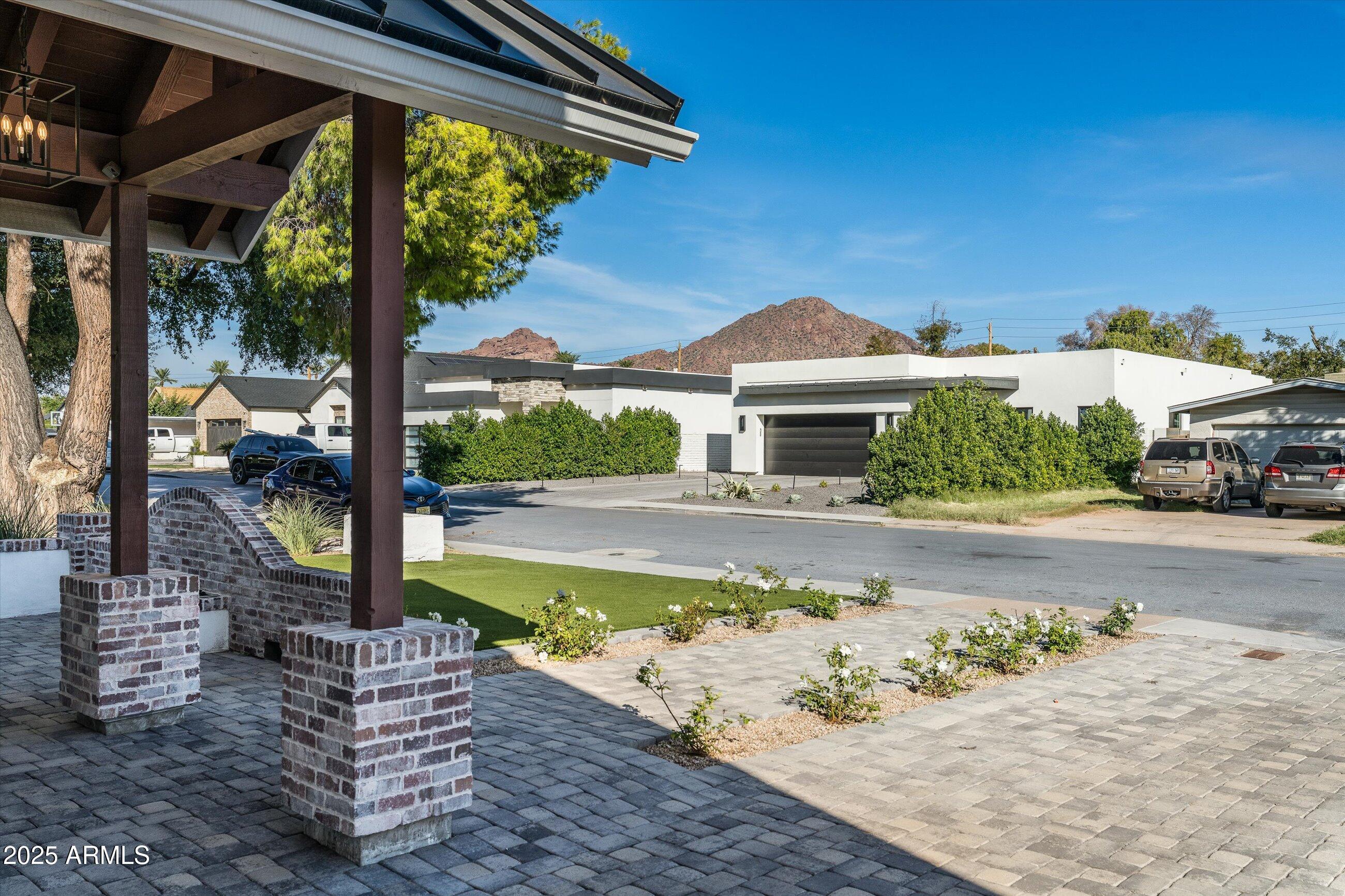 Phoenix, Arizona, 85018, United States, 4 Bedrooms Bedrooms, ,4 BathroomsBathrooms,Residential,For Sale,1993183