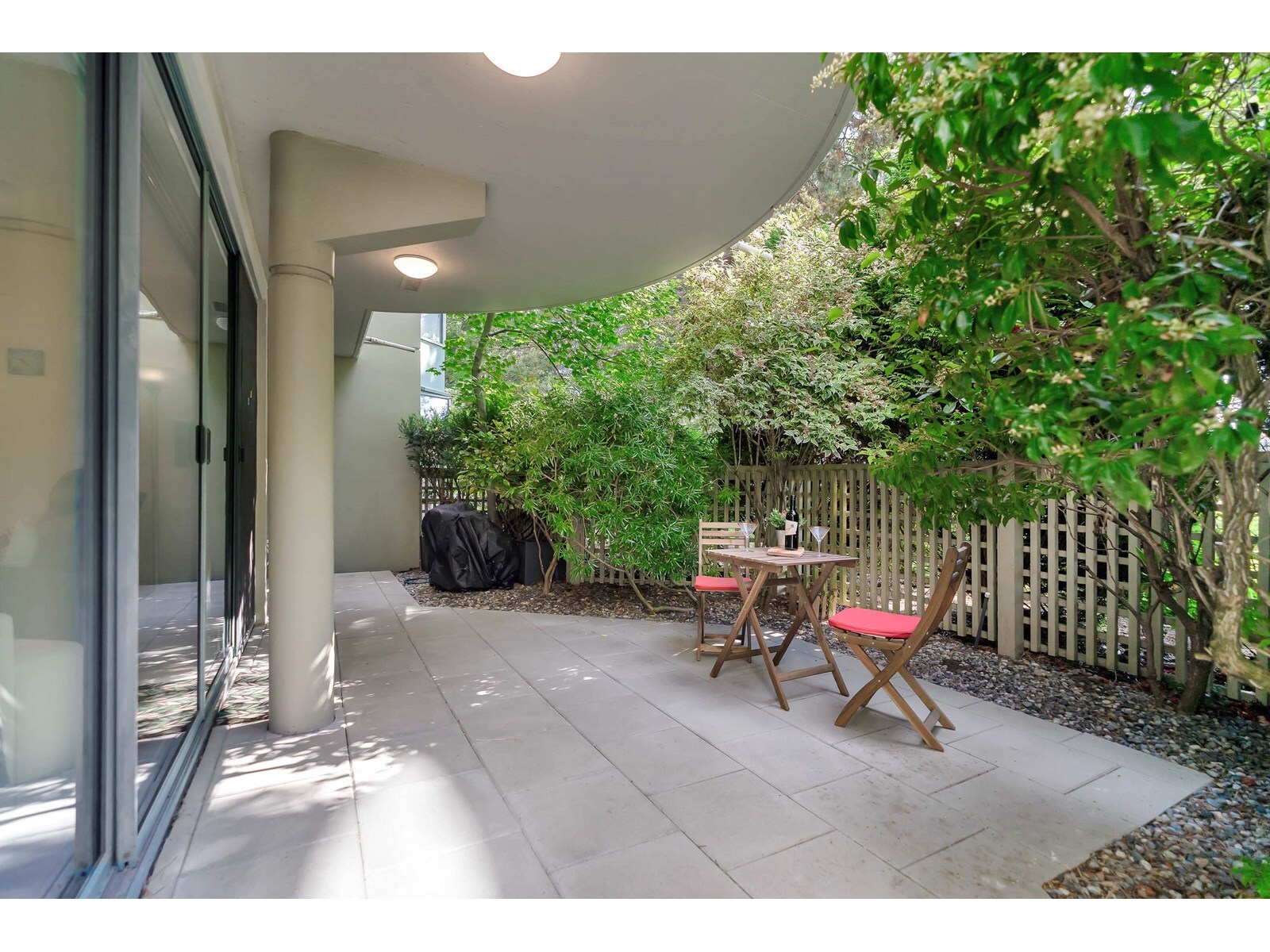 SURREY, British Columbia, V4A 9T5, CA, 2 Bedrooms Bedrooms, ,2 BathroomsBathrooms,Residential,For Sale,1950918