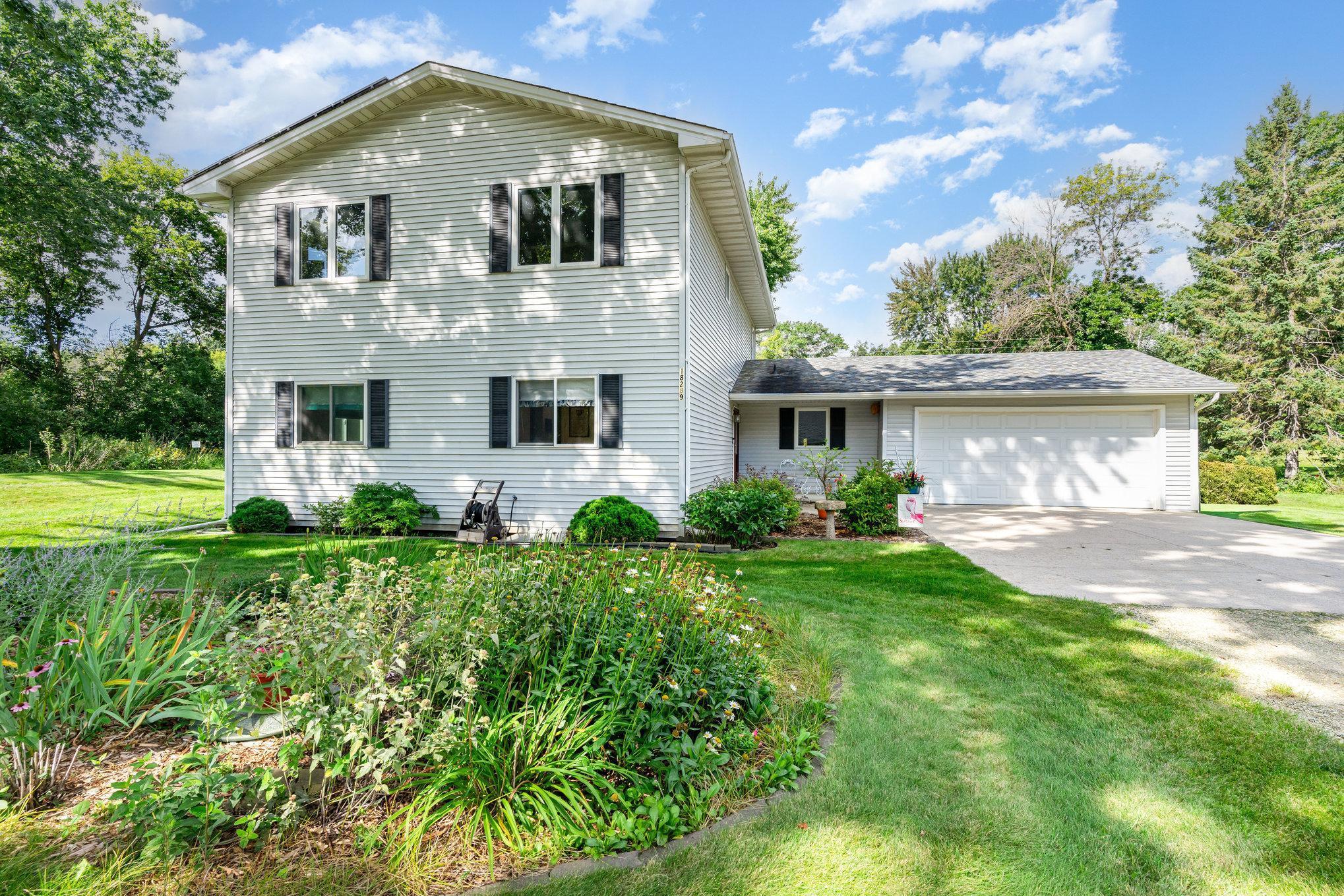 Lakeville, Minnesota, 55044, United States, 5 Bedrooms Bedrooms, ,1 BathroomBathrooms,Residential,For Sale,1989528