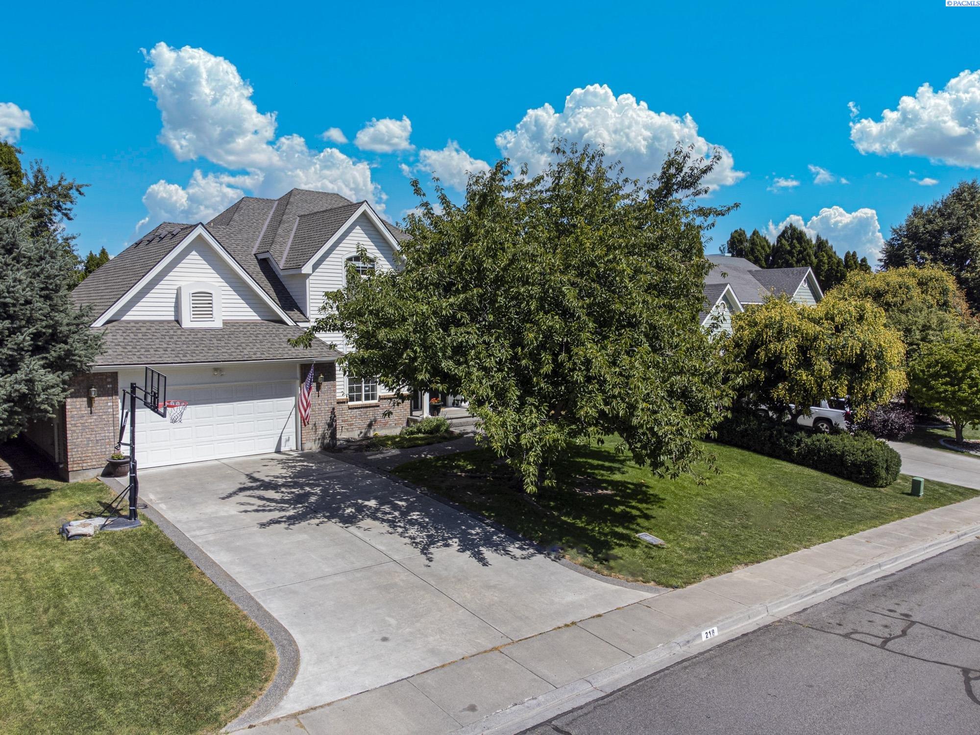 Richland, Washington, 99352, United States, 5 Bedrooms Bedrooms, ,4 BathroomsBathrooms,Residential,For Sale,1927234