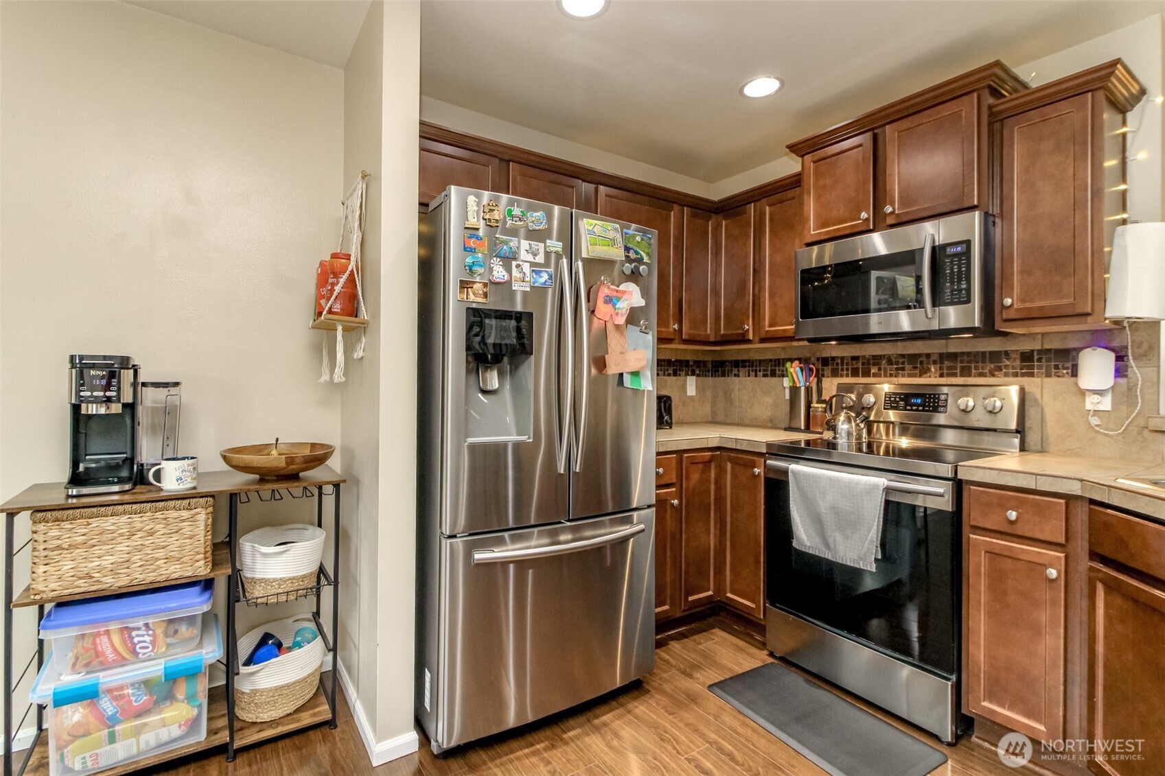 Puyallup, Washington, 98373, United States, 3 Bedrooms Bedrooms, ,3 BathroomsBathrooms,Residential,For Sale,1979459