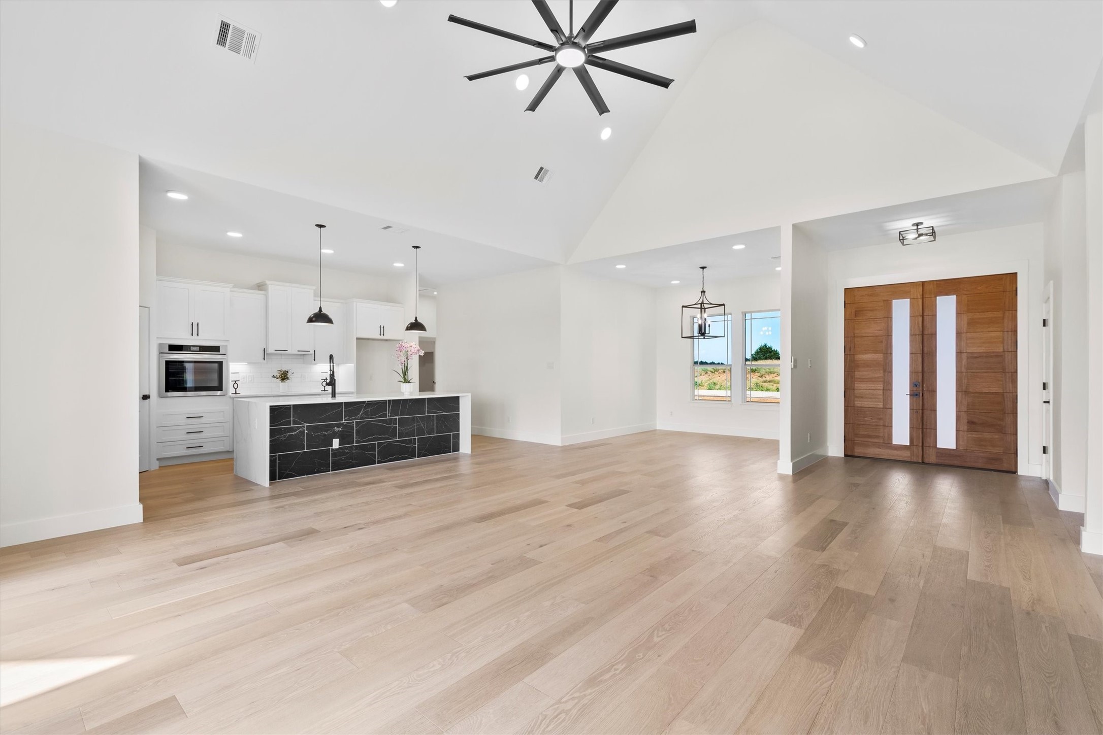 Whitesboro, Texas, 76273, United States, 4 Bedrooms Bedrooms, ,4 BathroomsBathrooms,Residential,For Sale,1848592