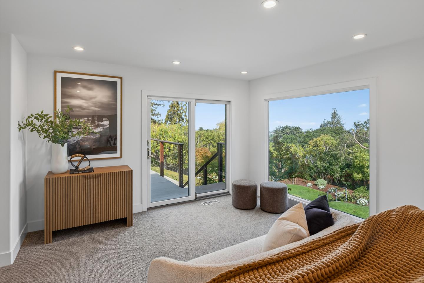 Hillsborough, California, 94010, United States, 3 Bedrooms Bedrooms, ,4 BathroomsBathrooms,Residential,For Sale,1989109