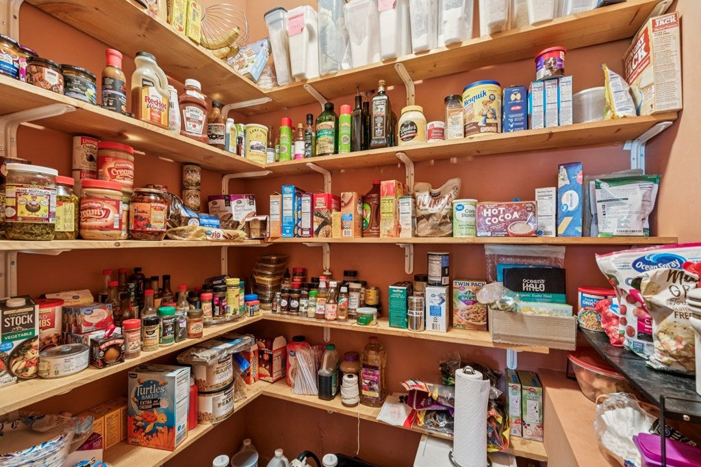 Ellijay, Georgia, 30540, United States, 3 Bedrooms Bedrooms, ,4 BathroomsBathrooms,Residential,For Sale,1952402