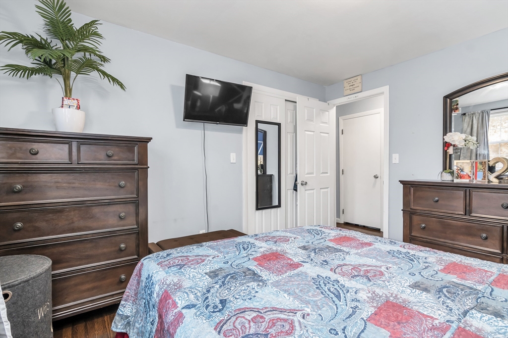 East Bridgewater, Massachusetts, 02333, United States, 3 Bedrooms Bedrooms, ,2 BathroomsBathrooms,Residential,For Sale,2009989