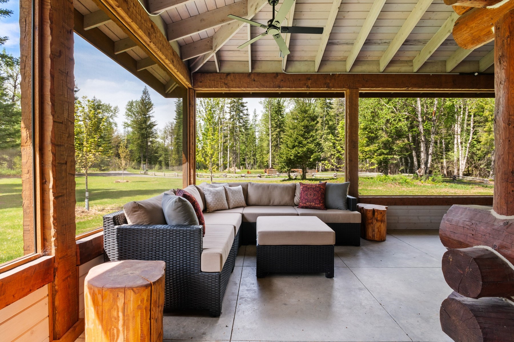  Riverfront Estate Ranch Property - 物件實景