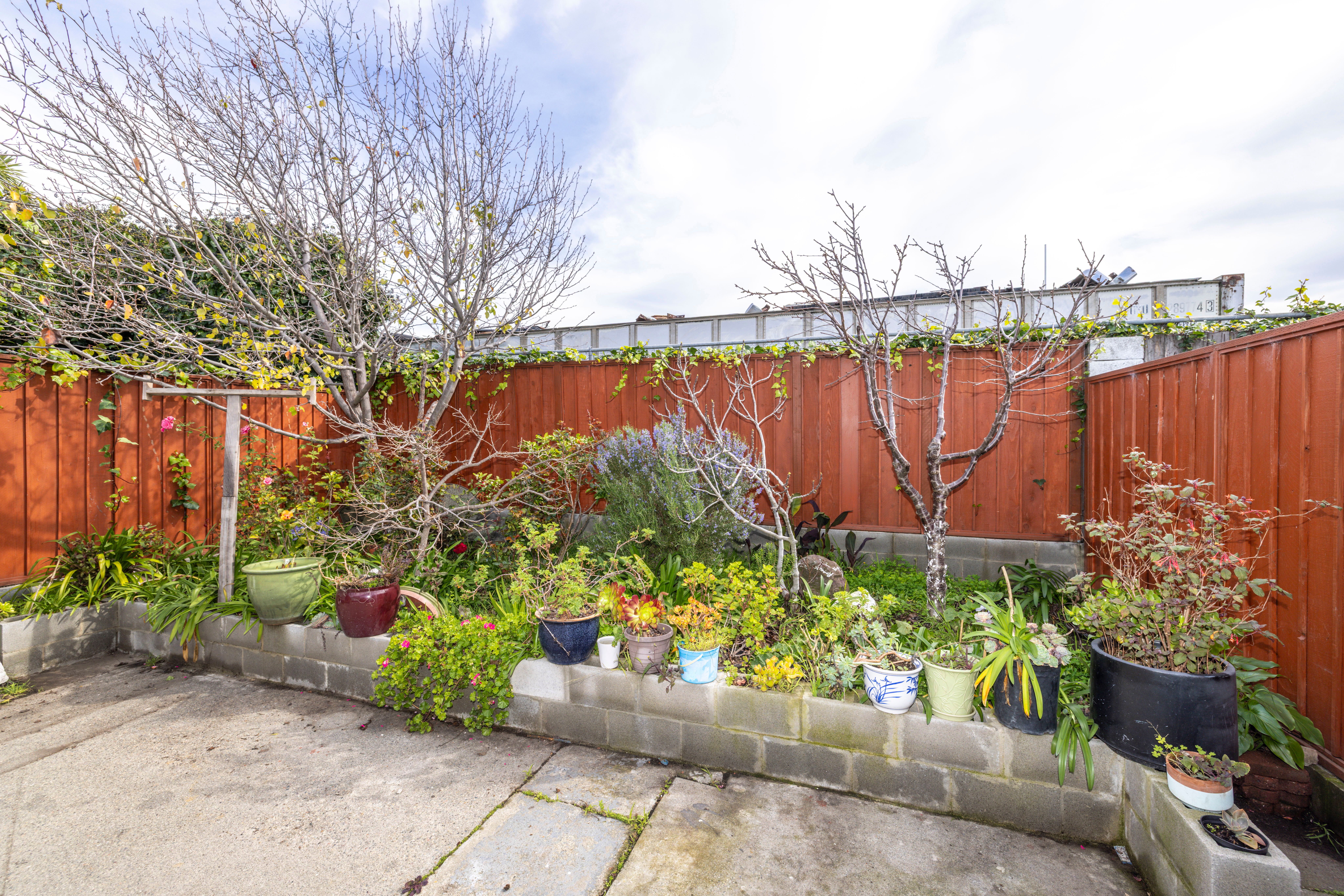  Spacious Two-Level Home with Large Backyard - 物件實景