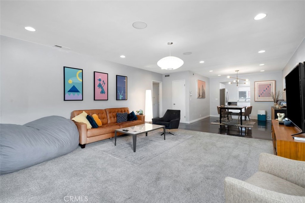 Pasadena, California, 91107, United States, 2 Bedrooms Bedrooms, ,2 BathroomsBathrooms,Residential,For Sale,1896014