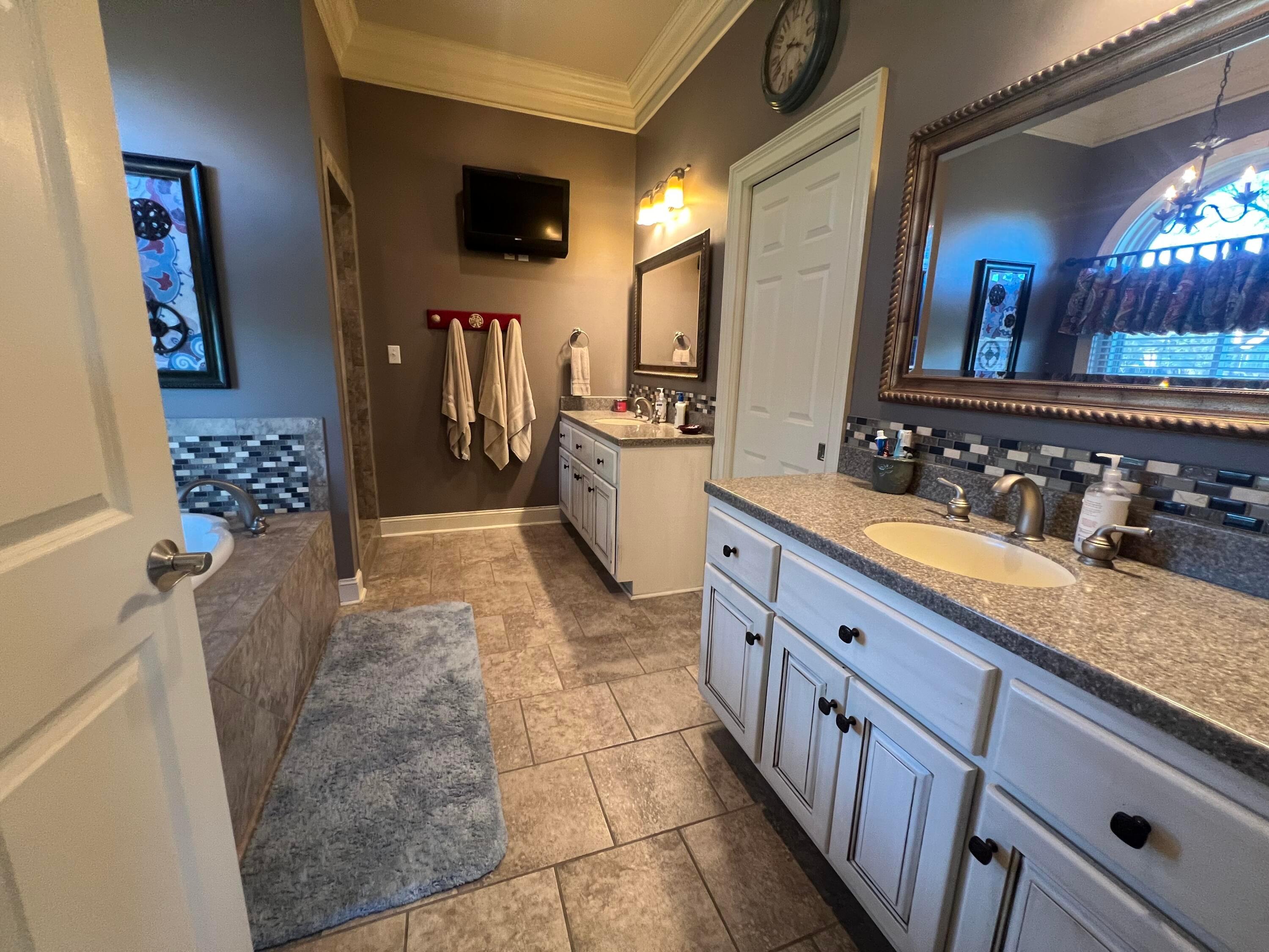 Tupelo, Mississippi, 38801, United States, 4 Bedrooms Bedrooms, ,6 BathroomsBathrooms,Residential,For Sale,1787715
