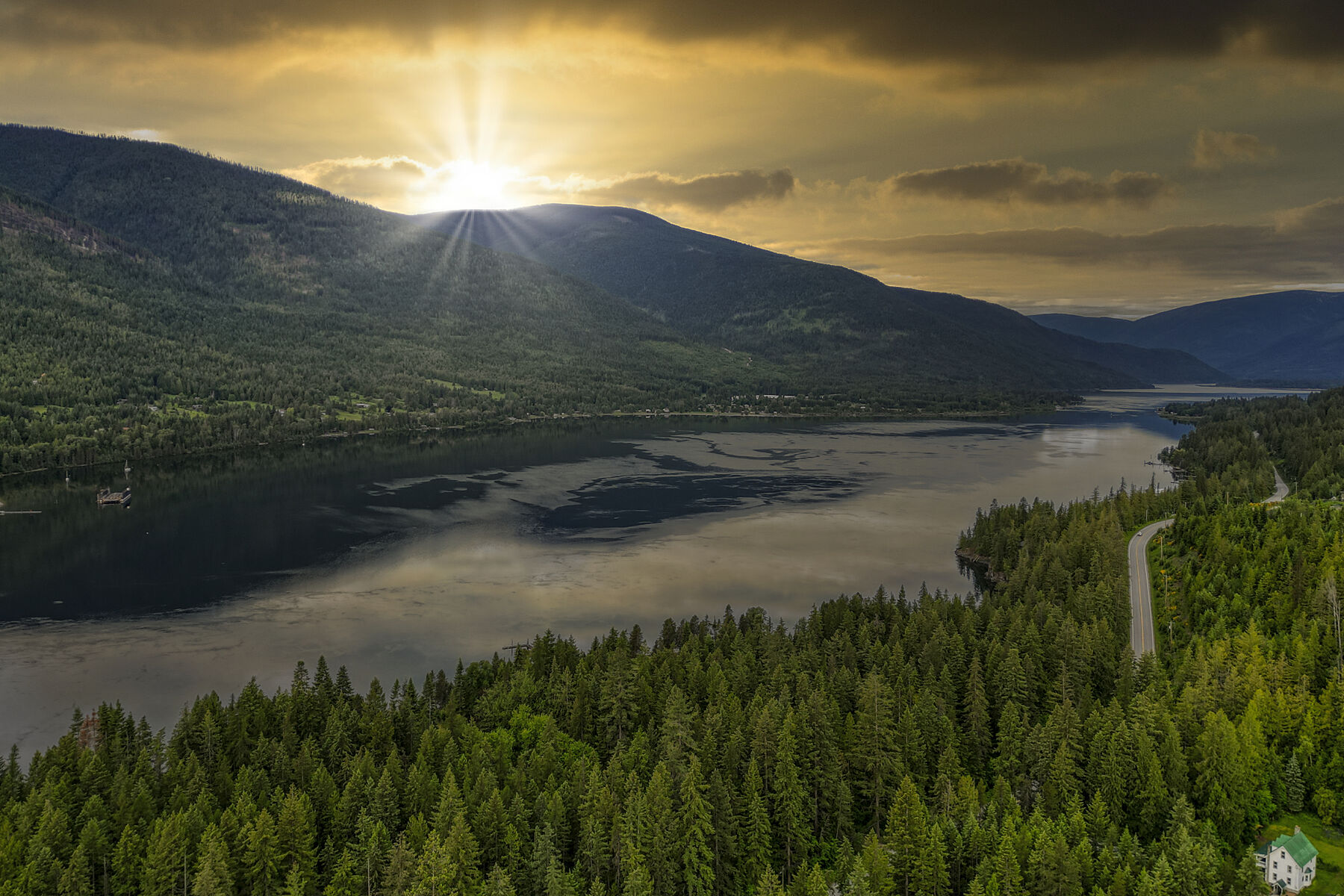  Kootenay Private Waterfront - 物件實景