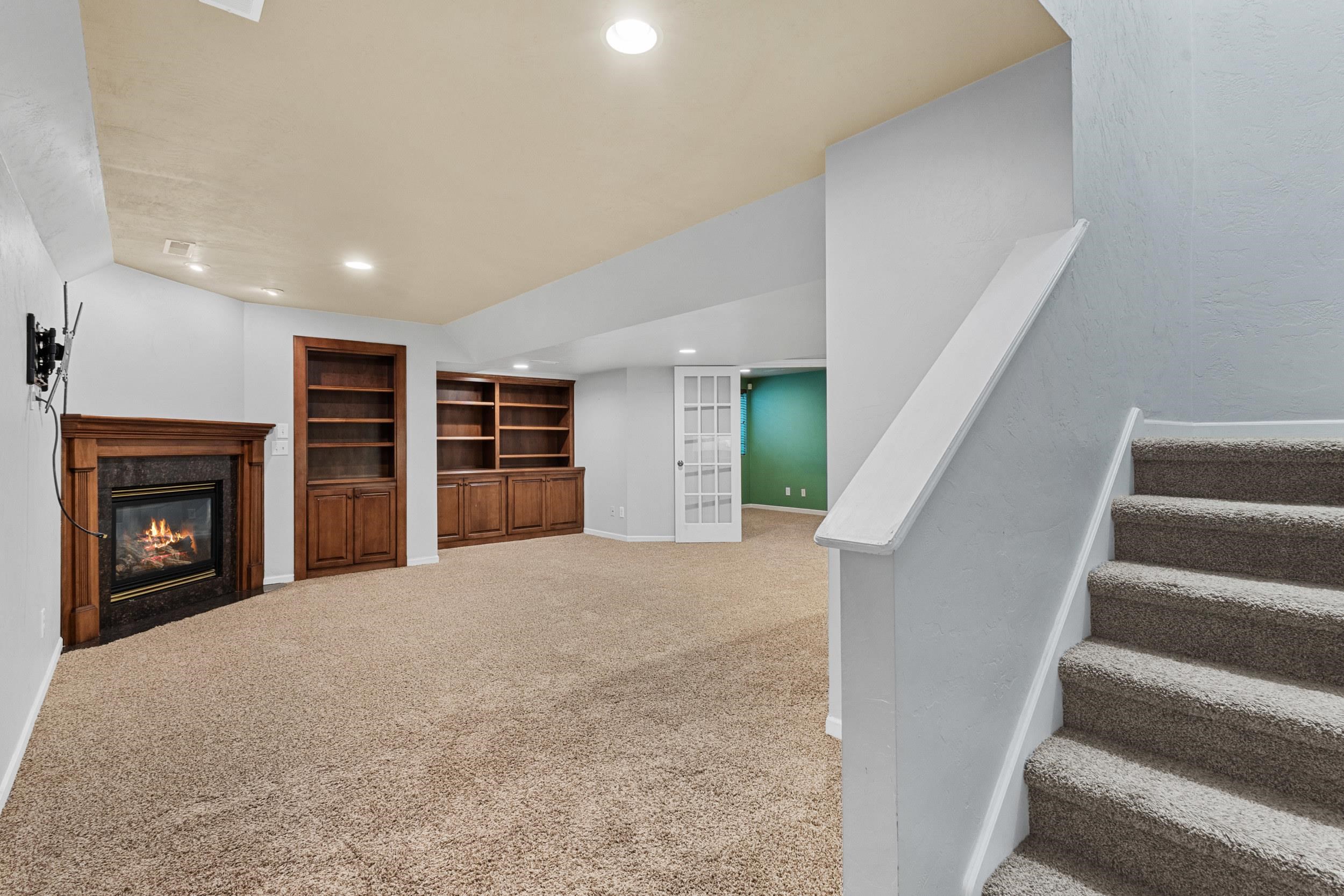 Neenah, Wisconsin, 54956, United States, 4 Bedrooms Bedrooms, ,4 BathroomsBathrooms,Residential,For Sale,1930712