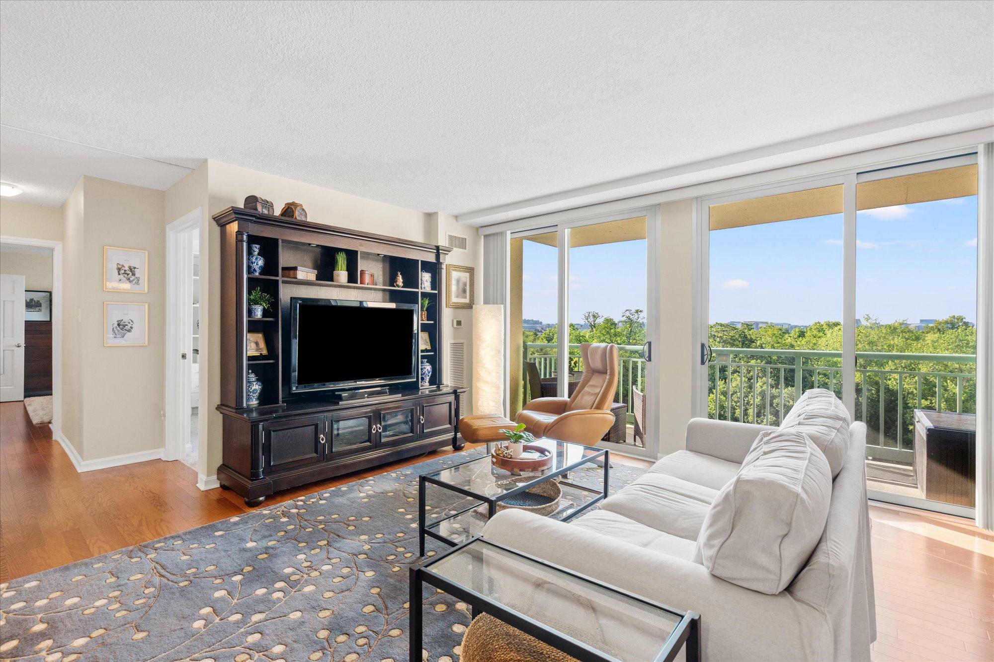  501 Slaters Lane, Alexandria, VA, 22314 - 物件實景