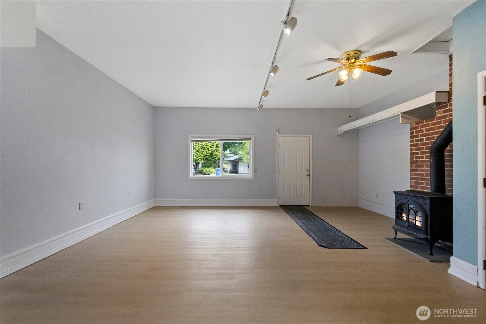 Ferndale, Washington, 98248, United States, 6 Bedrooms Bedrooms, ,2 BathroomsBathrooms,Residential,For Sale,1921640