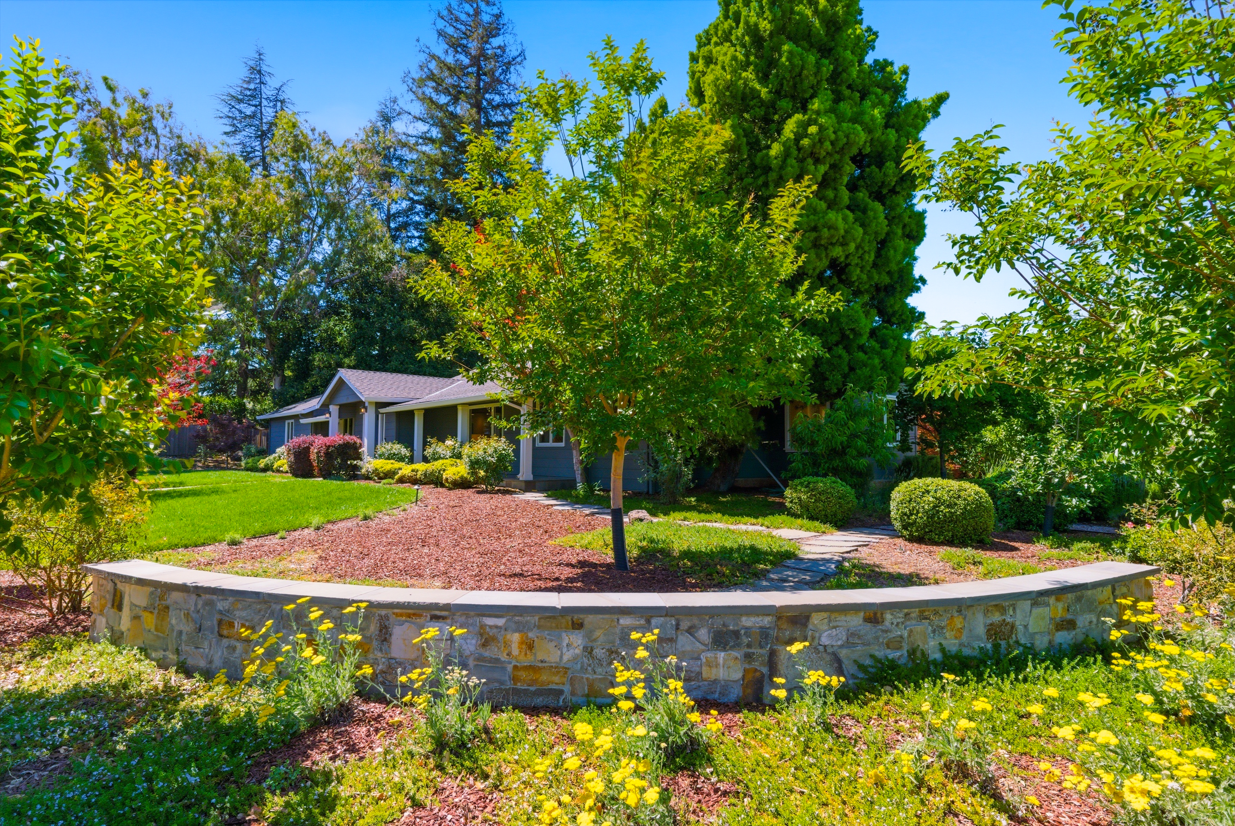  Elegant Single-Story Living on a Premier Corner Lot in Monte Sereno - 物件實景
