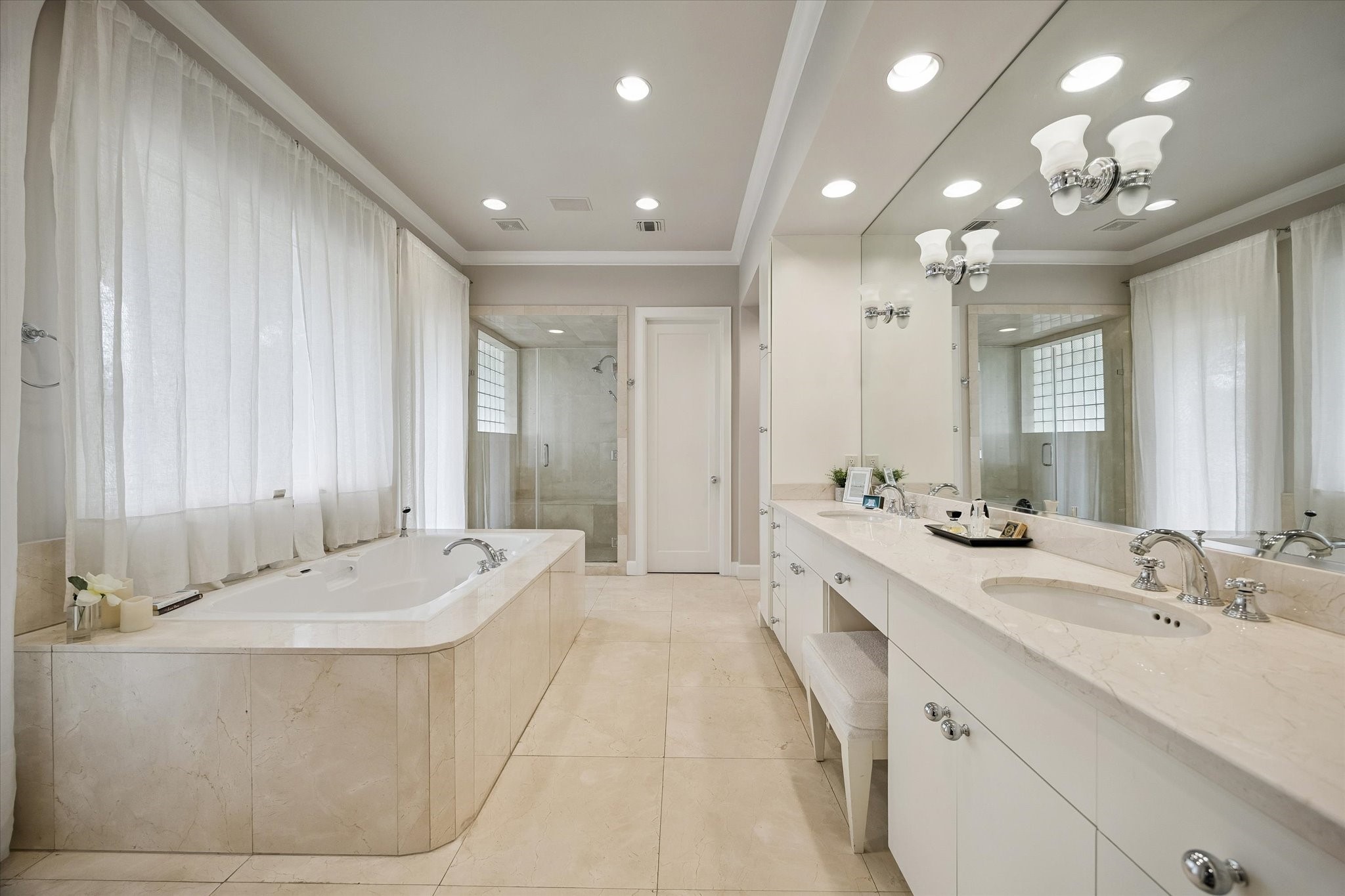  2102 Mcclendon Street - 物件實景