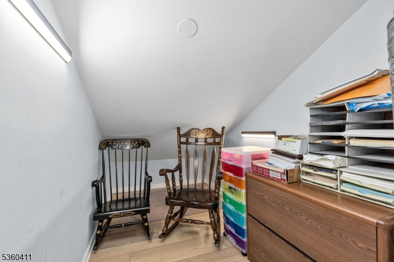 Scotch Plains Twp., New Jersey, 07076, United States, 2 Bedrooms Bedrooms, ,3 BathroomsBathrooms,Residential,For Sale,1999583