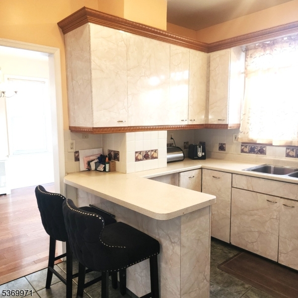 Linden City, New Jersey, 07036, United States, 4 Bedrooms Bedrooms, ,2 BathroomsBathrooms,Residential,For Sale,1890310