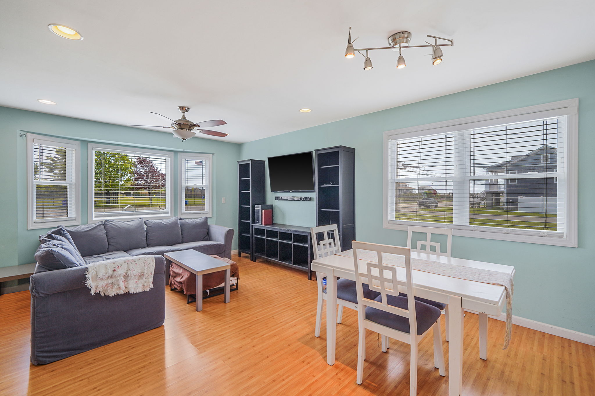 Patchogue, New York, 11772, United States, 2 Bedrooms Bedrooms, ,2 BathroomsBathrooms,Residential,For Sale,2049279