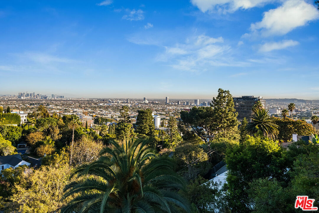 Los Angeles, California, 90069, United States, 4 Bedrooms Bedrooms, ,5 BathroomsBathrooms,Residential,For Sale,1759770