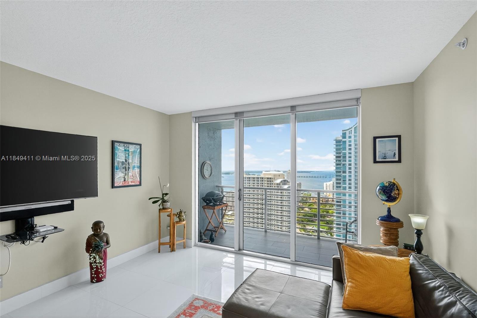 Miami, Florida, 33131, United States, 2 Bedrooms Bedrooms, ,2 BathroomsBathrooms,Residential,For Sale,1906062