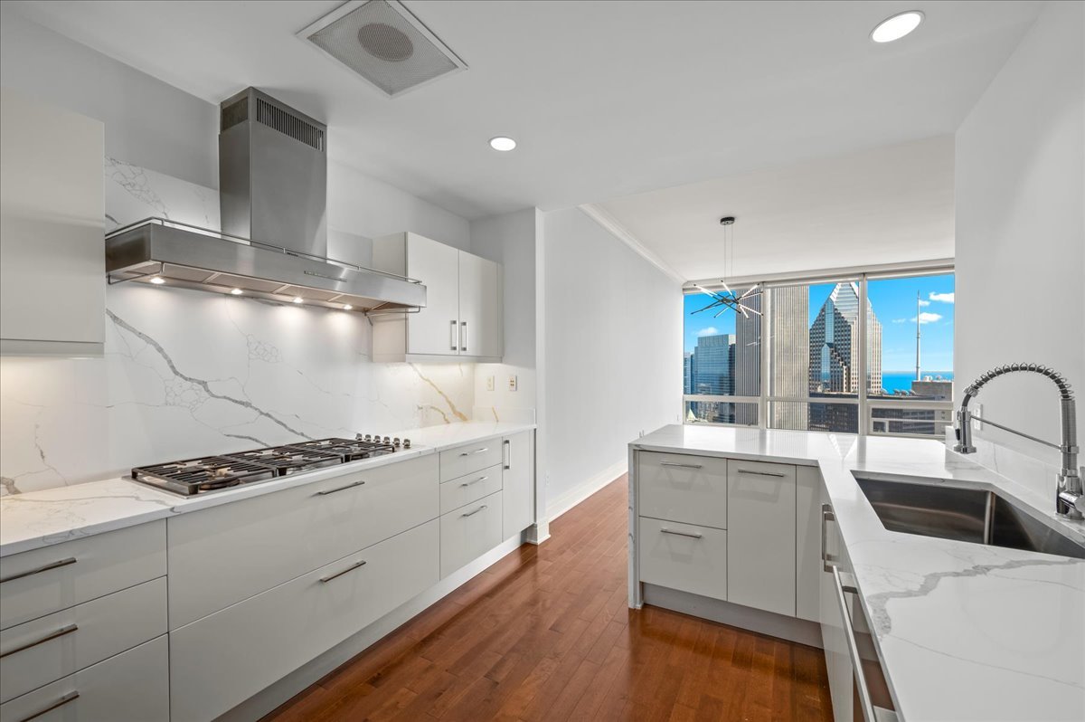 Chicago, Illinois, 60611, United States, 2 Bedrooms Bedrooms, ,3 BathroomsBathrooms,Residential,For Sale,1927398
