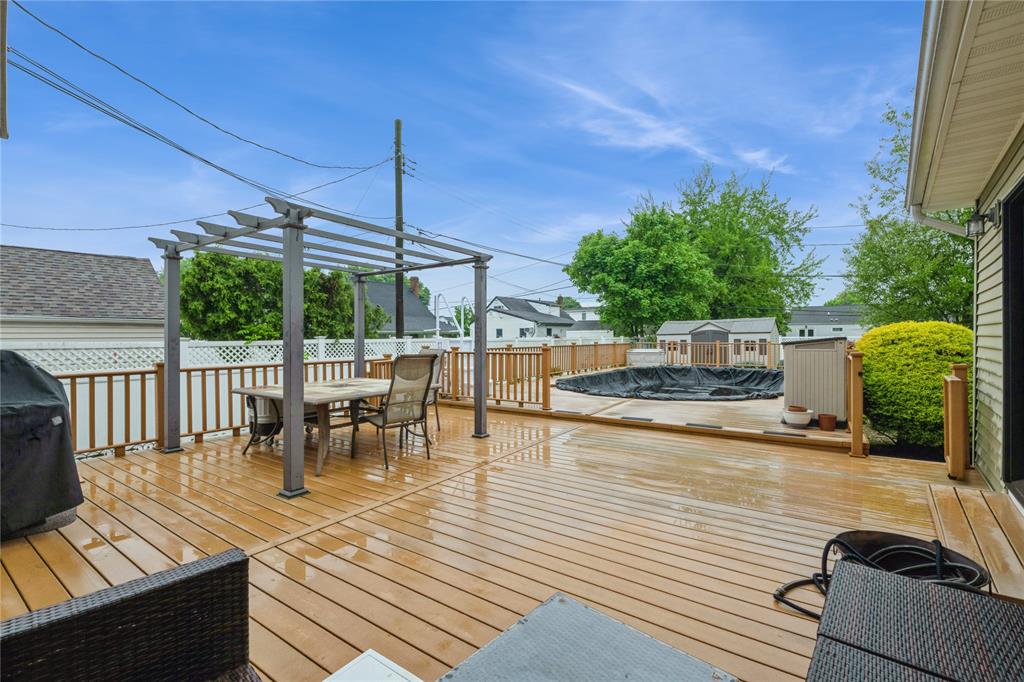 Hicksville, New York, 11801, United States, 4 Bedrooms Bedrooms, ,3 BathroomsBathrooms,Residential,For Sale,1835516