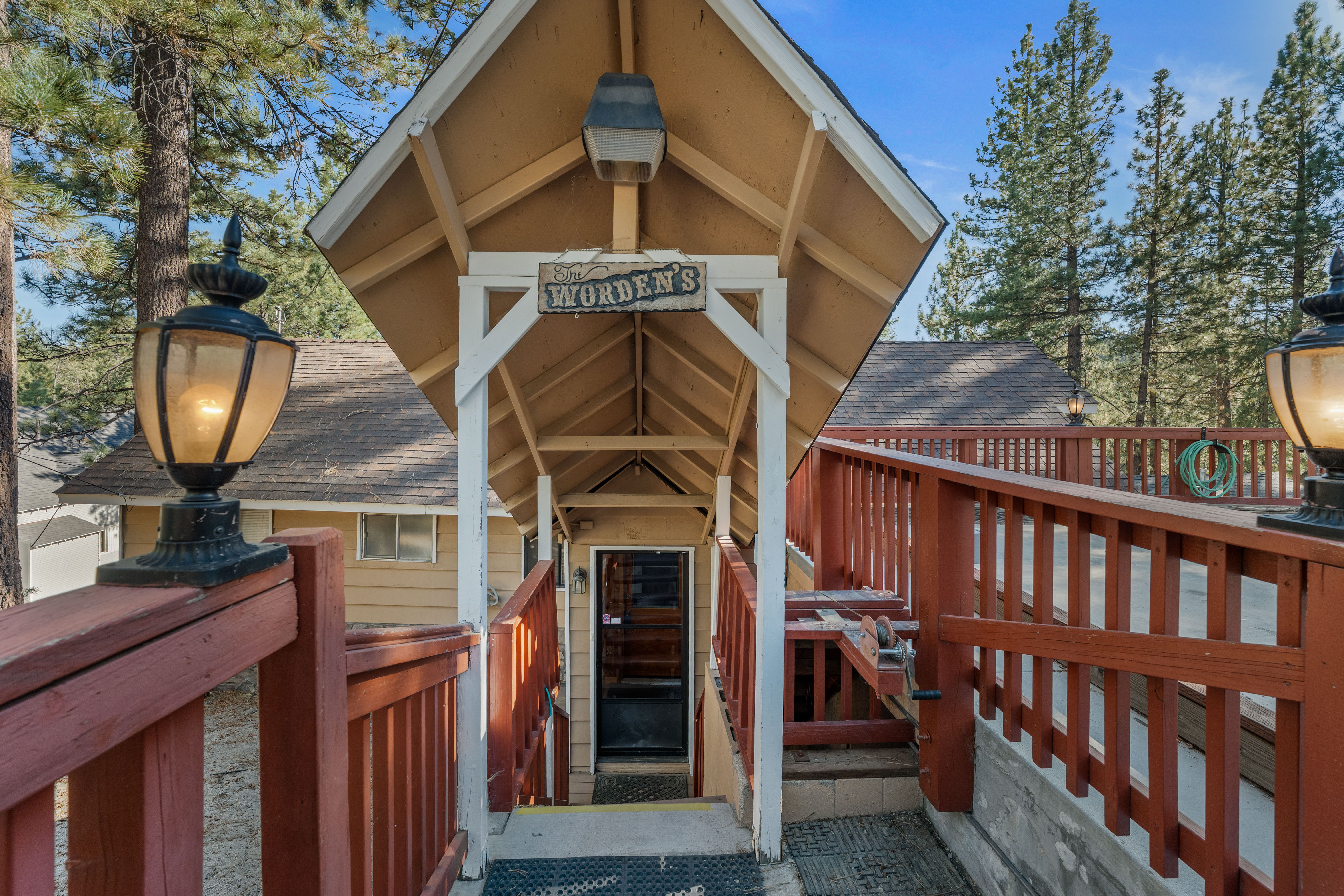  39251 Cedar Dell Road, Fawnskin, CA 92333 - 物件實景