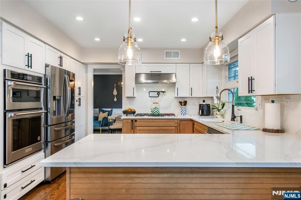 Elmwood Park, New Jersey, 07407, United States, 3 Bedrooms Bedrooms, ,3 BathroomsBathrooms,Residential,For Sale,1941820