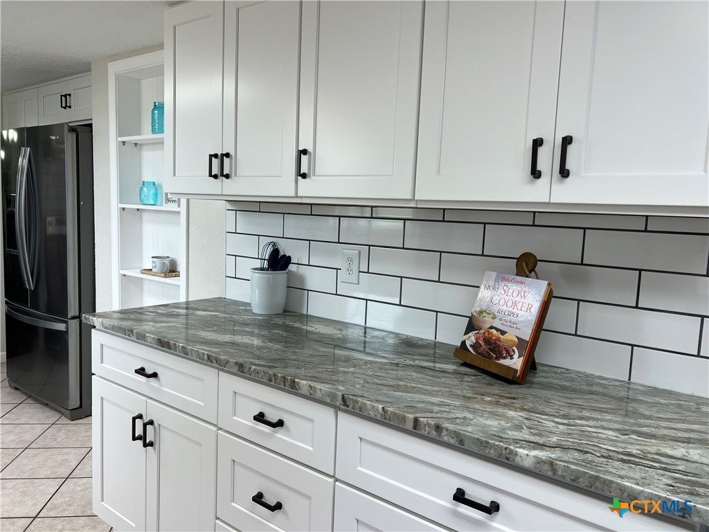 Hallettsville, Texas, 77964, United States, 4 Bedrooms Bedrooms, ,3 BathroomsBathrooms,Residential,For Sale,1988312