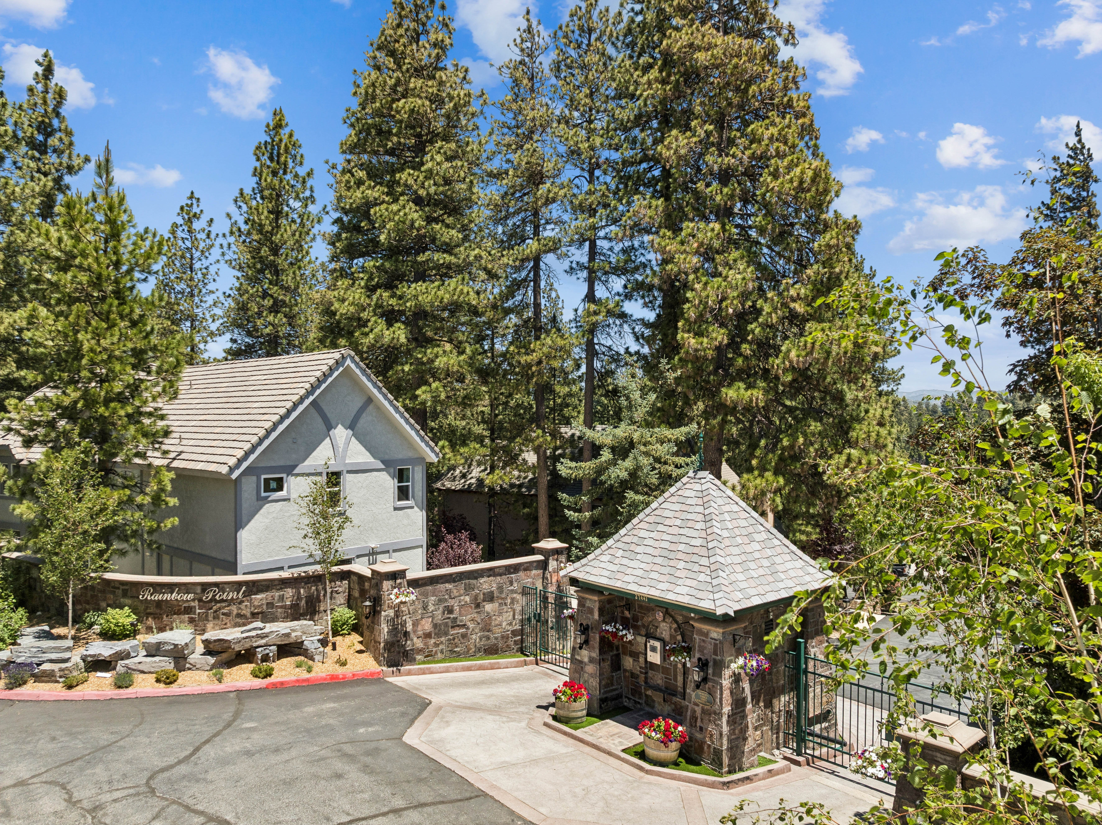  304 Lake Knoll Drive, Lake Arrowhead, CA 92352 - 物件實景