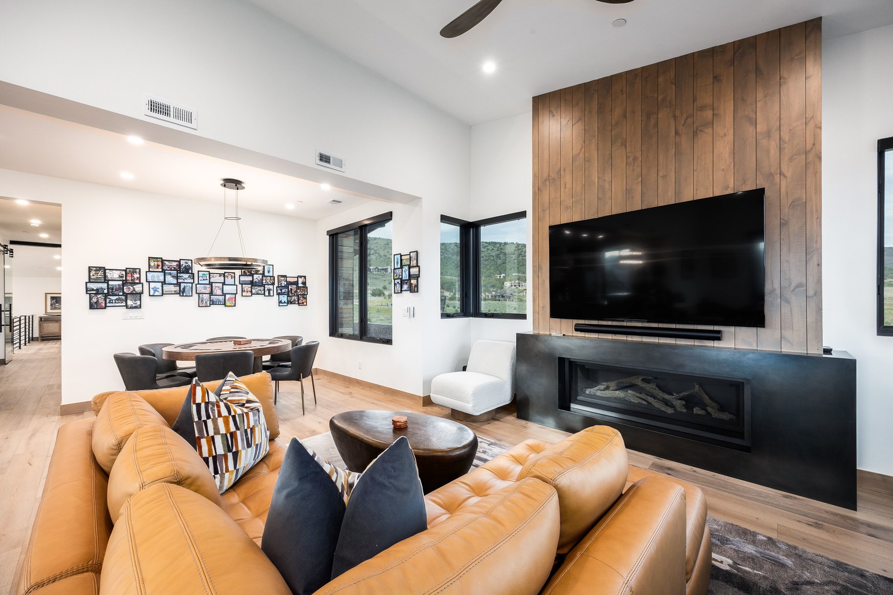  New Mountain Contemporary Home on Rare Double Lot with Timp Views - 物件實景