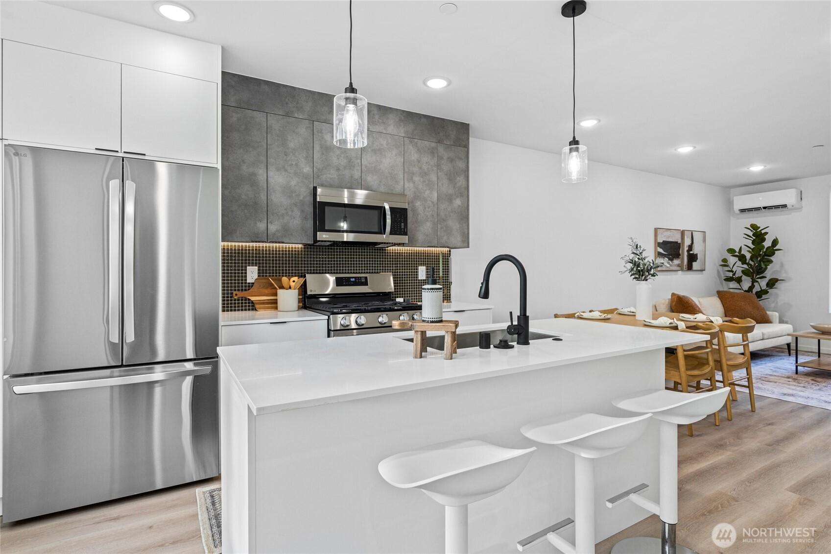 SEATTLE, Washington, 98125, United States, 3 Bedrooms Bedrooms, ,3 BathroomsBathrooms,Residential,For Sale,1995675