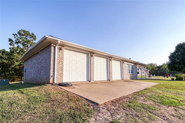Eufaula, Oklahoma, 74432, United States, 3 Bedrooms Bedrooms, ,4 BathroomsBathrooms,Residential,For Sale,1976546