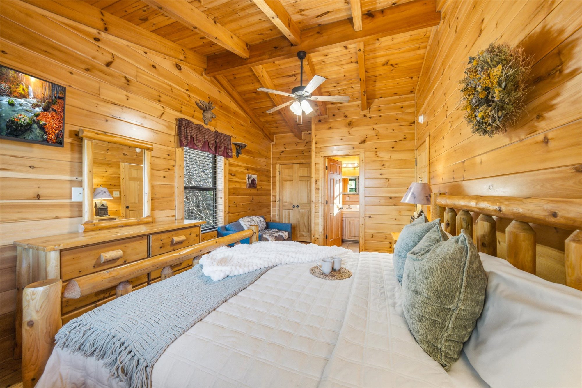 Pigeon Forge, Tennessee, 37862, United States, 2 Bedrooms Bedrooms, ,2 BathroomsBathrooms,Residential,For Sale,2009972