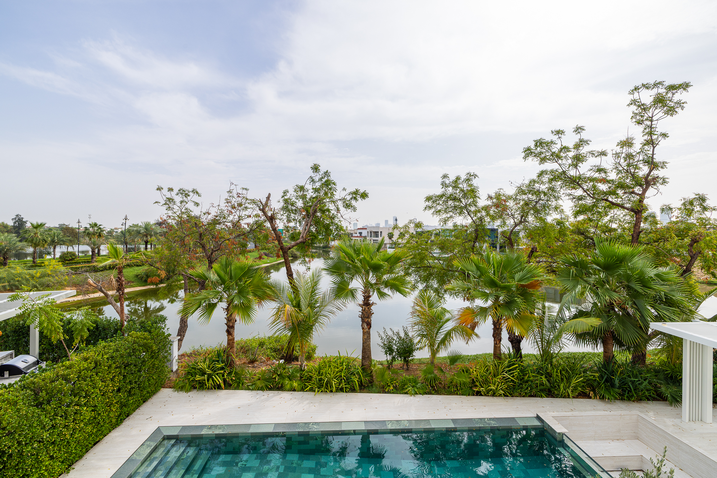  Exquisite Fully Furnished Lakefront Villa in Jumeirah Islands - 物件實景