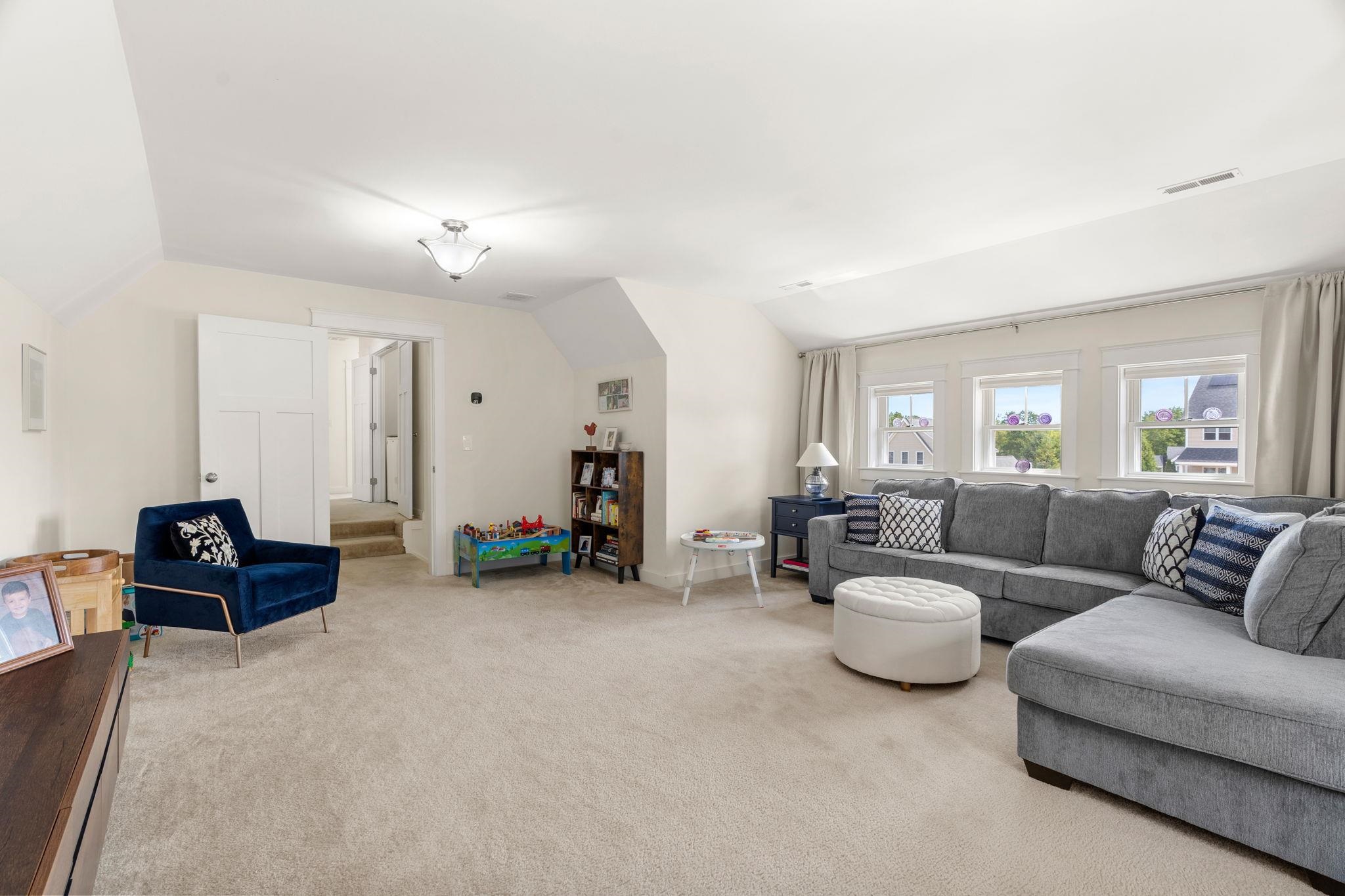 Rochester, New Hampshire, 03867, United States, 3 Bedrooms Bedrooms, ,3 BathroomsBathrooms,Residential,For Sale,1942265