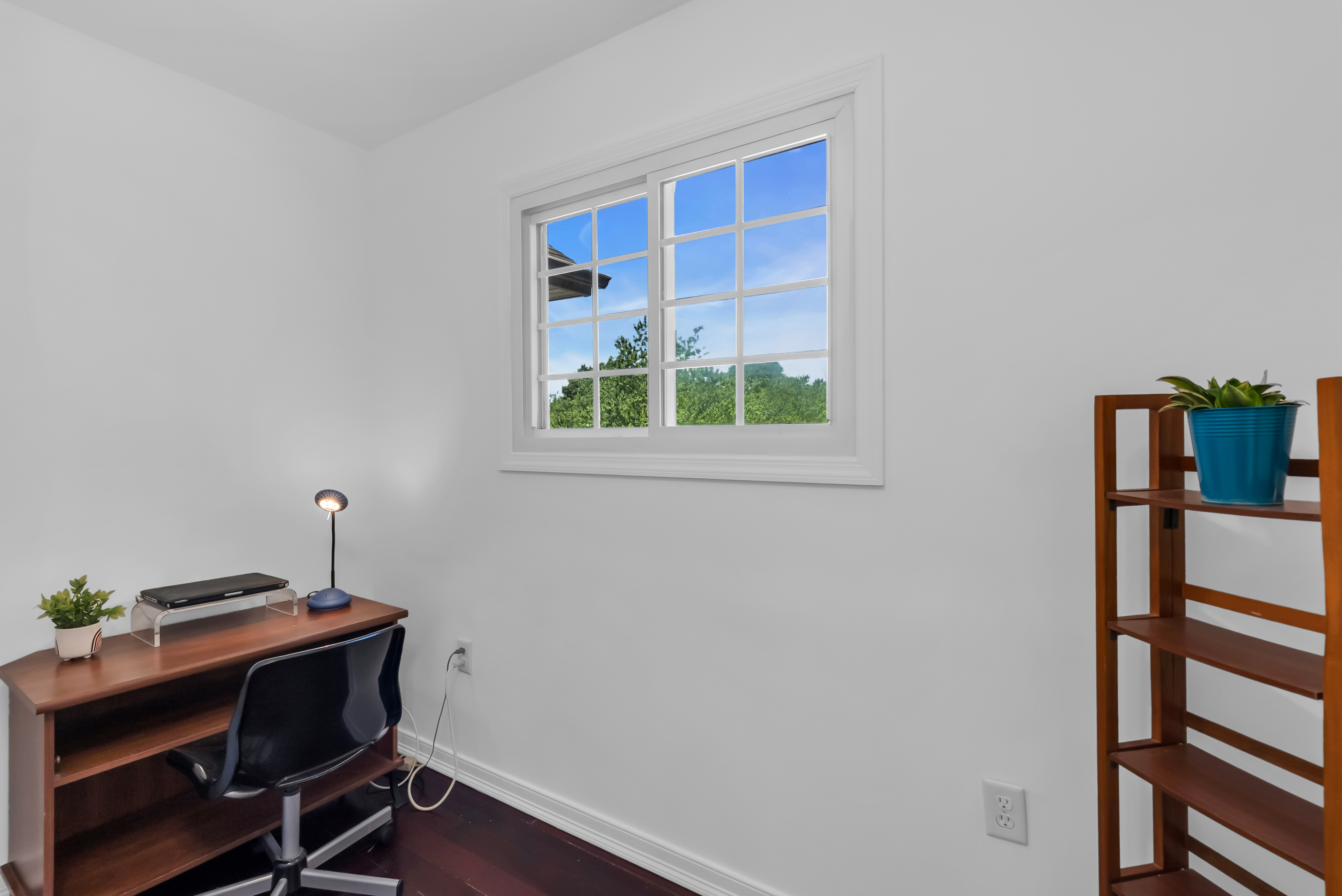  Woodland Hills Colonial Opportunity - 物件實景