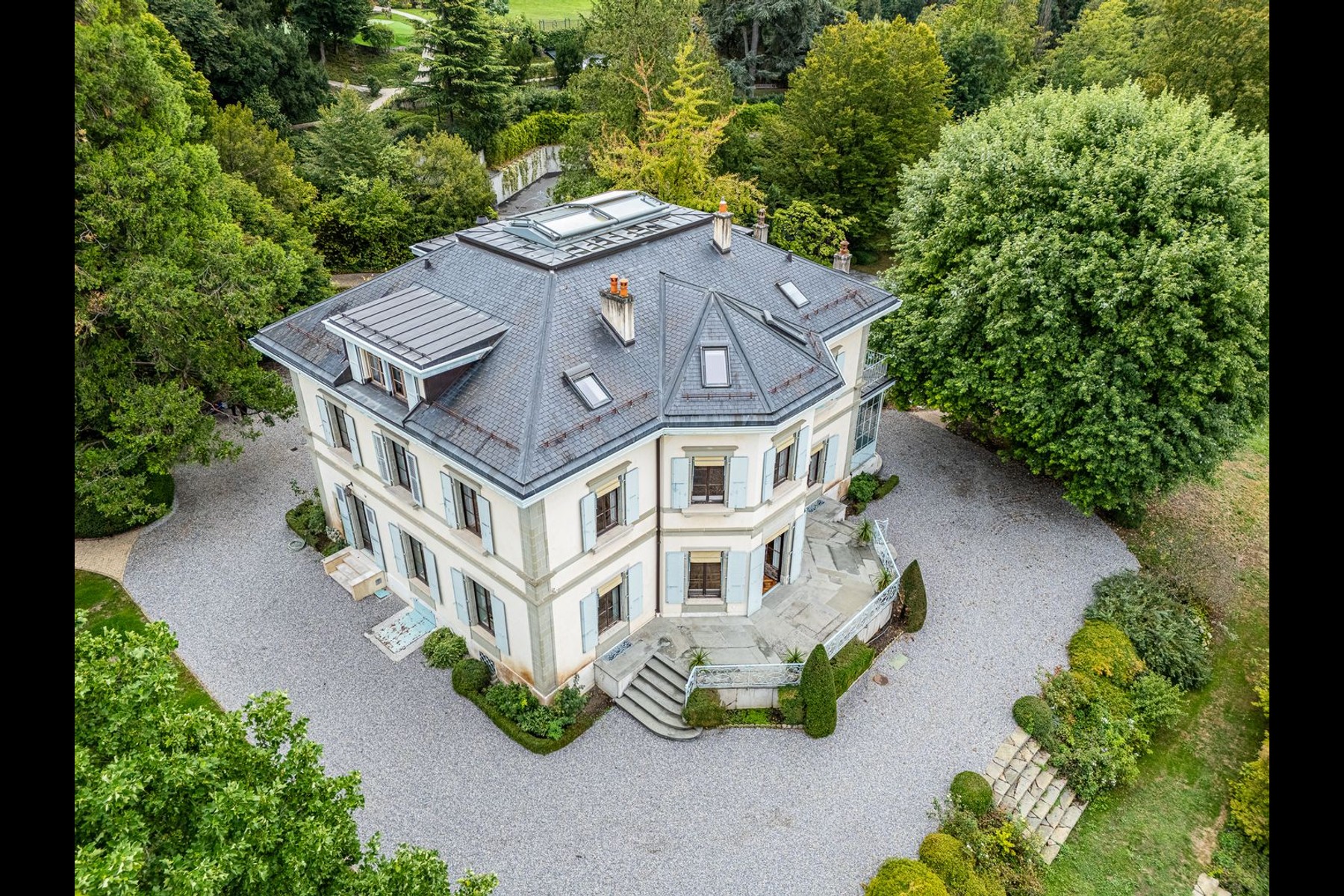  Stunning Mansion 
Rampe de Cologny - 物件實景