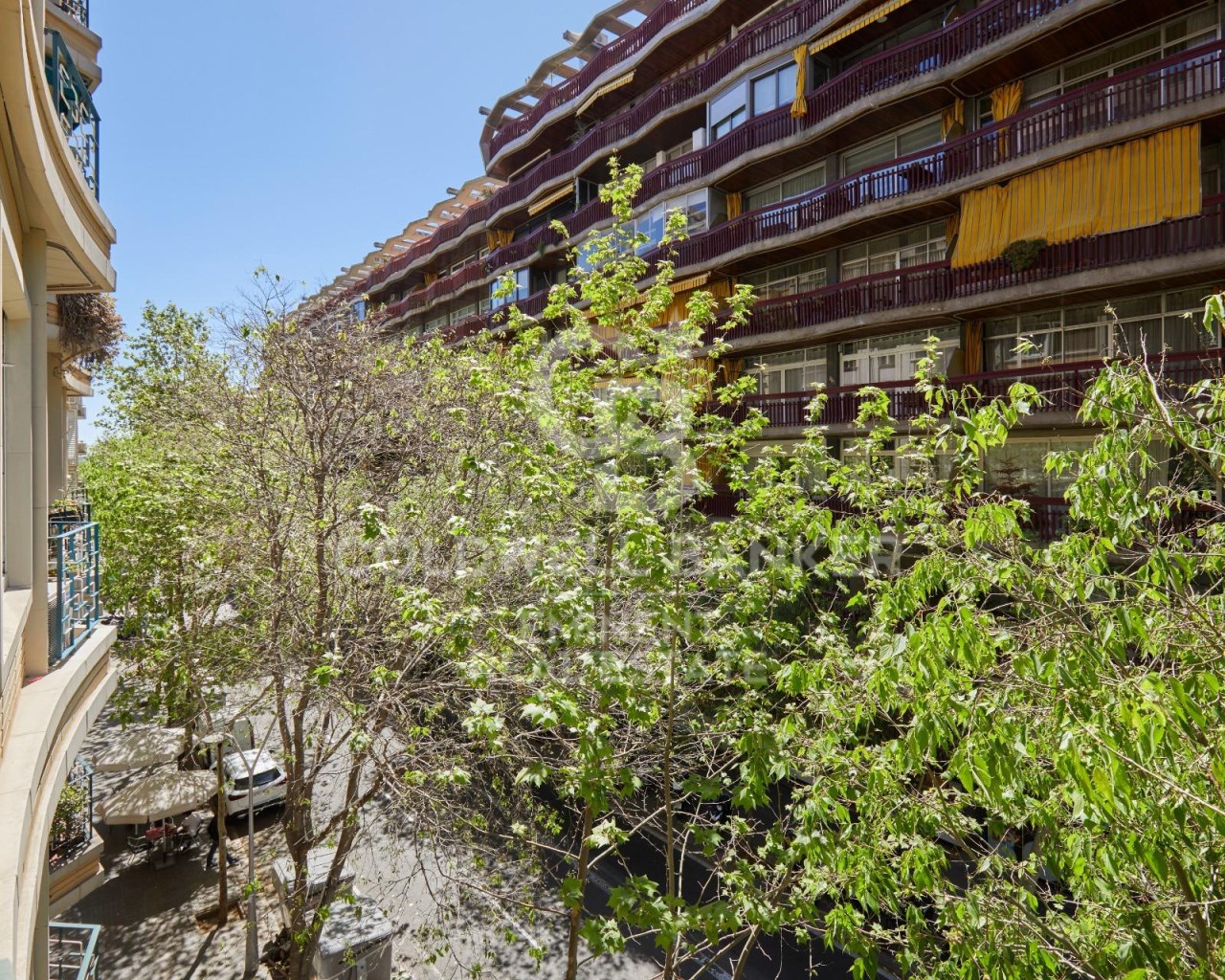 Barcelona, Catalonia, ES, 5 Bedrooms Bedrooms, ,2 BathroomsBathrooms,Residential,For Sale,1784996